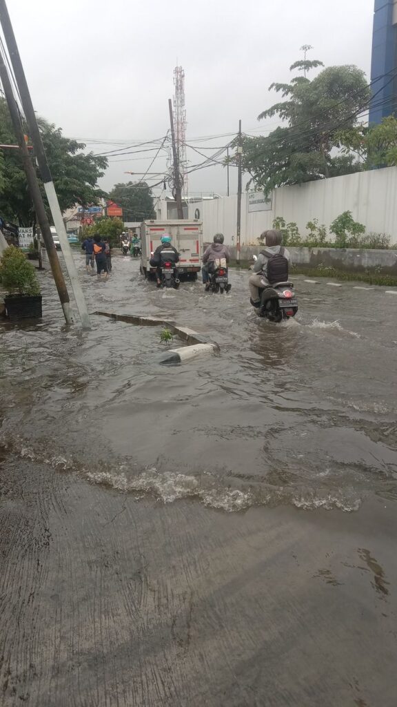 Banjir Berangsur Surut, Aktivitas Warga Pantura Demak Kembali Bergeliat