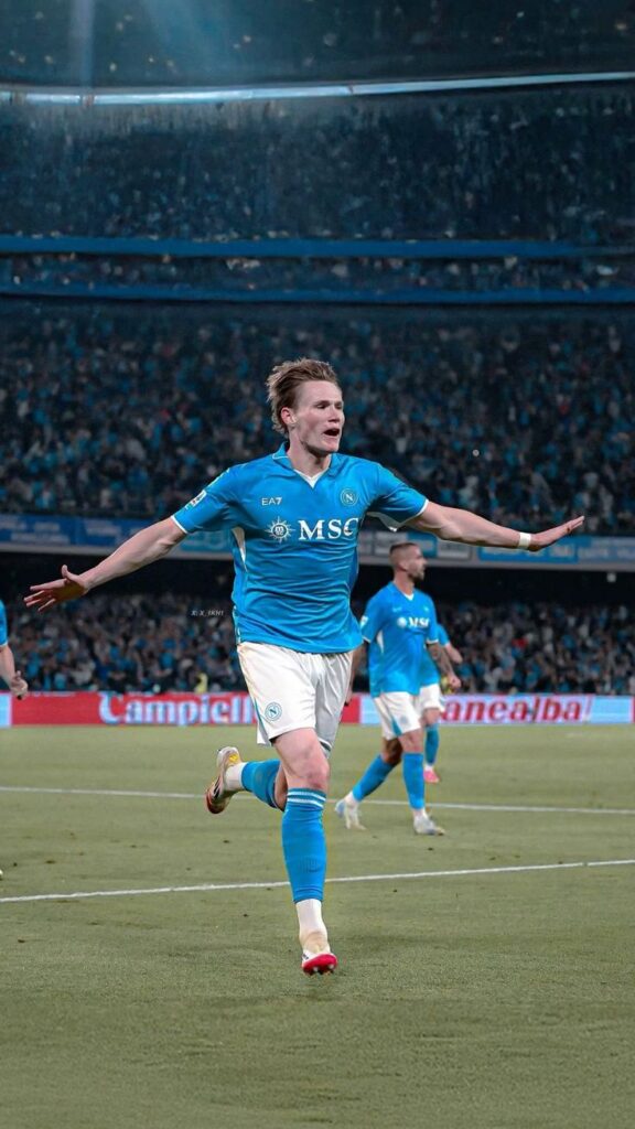 Napoli Goyang di Masa Transisi : Tantangan Berat Mengembalikan Identitas Tim