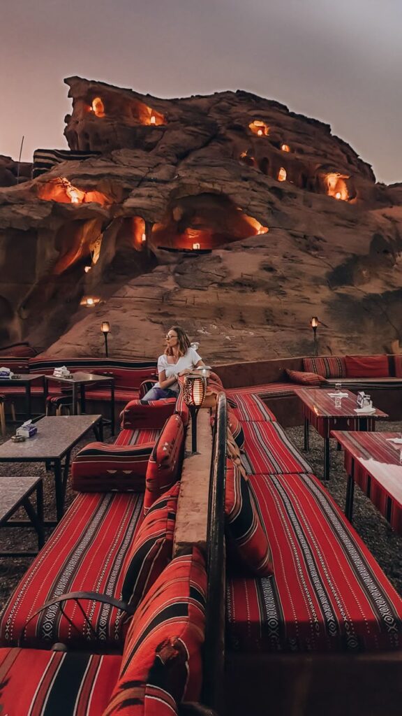 Pesona Wadi Rum: Destinasi Wisata Gurun Ikonik di Yordania