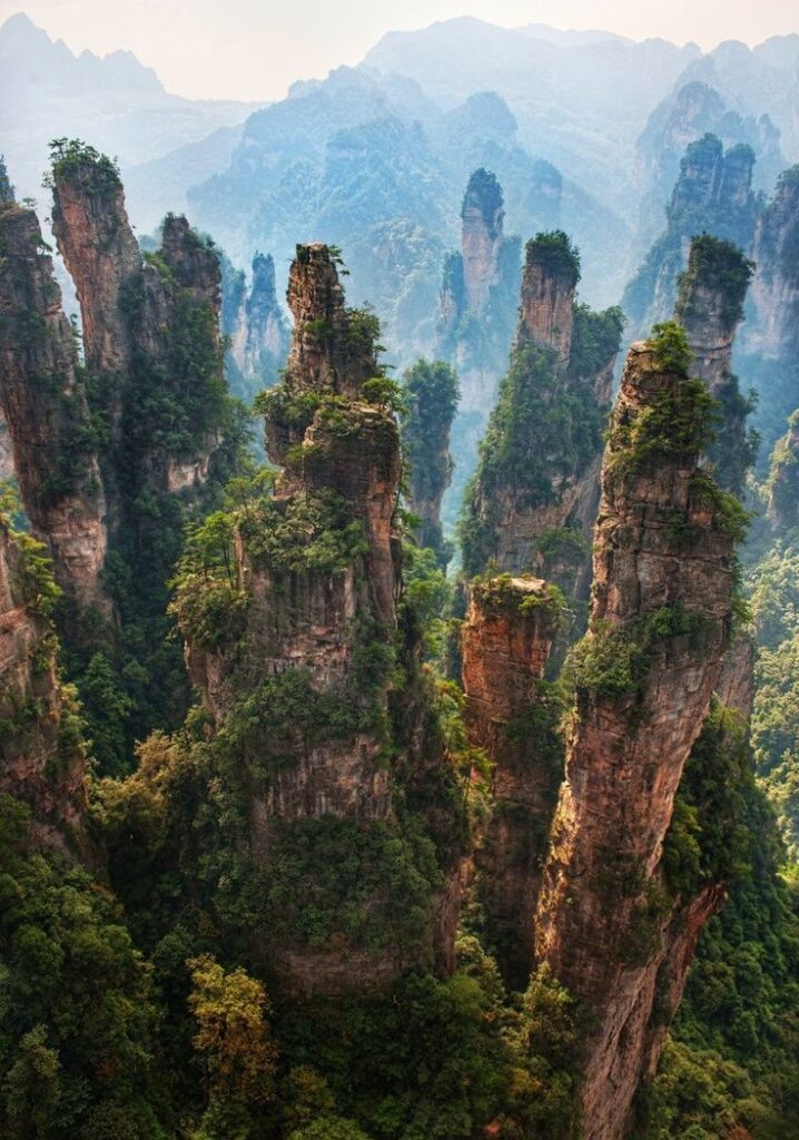 Pesona Zhangjiajie, Wisata Alam Unik Tiongkok yang Menarik Perhatian Dunia